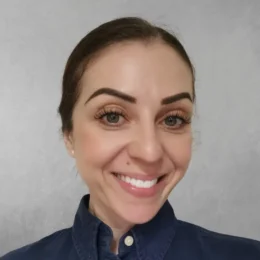 Michaela Tarbajova Social Media & Communication